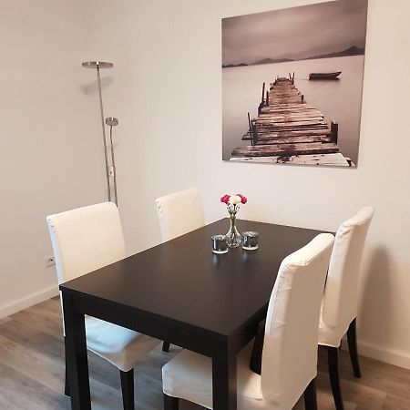 Kleine, Ruhige Wohnung In Гелзенкирхен Екстериор снимка